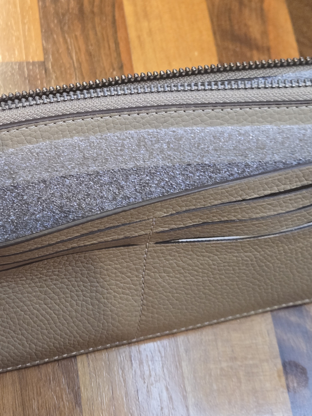 Coach C1742 Zip Phone Wallet in Pebble Leather – Stone / Taupe - Picture 11 of 12